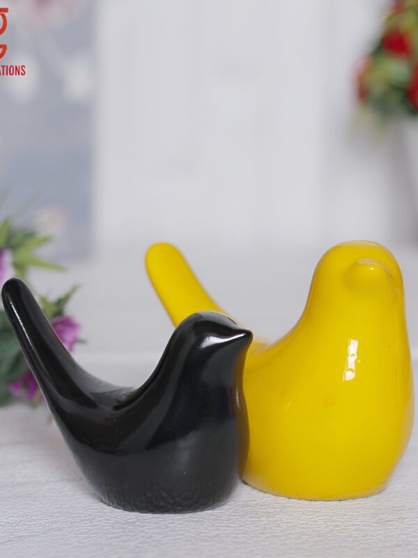 Resin Bird Showpiece – Modern Decorative Accent